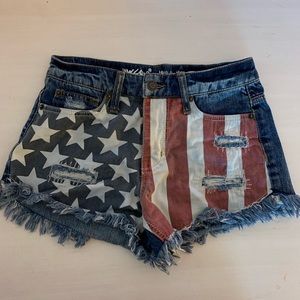 Women’s size 00 high-waisted women’s shorts